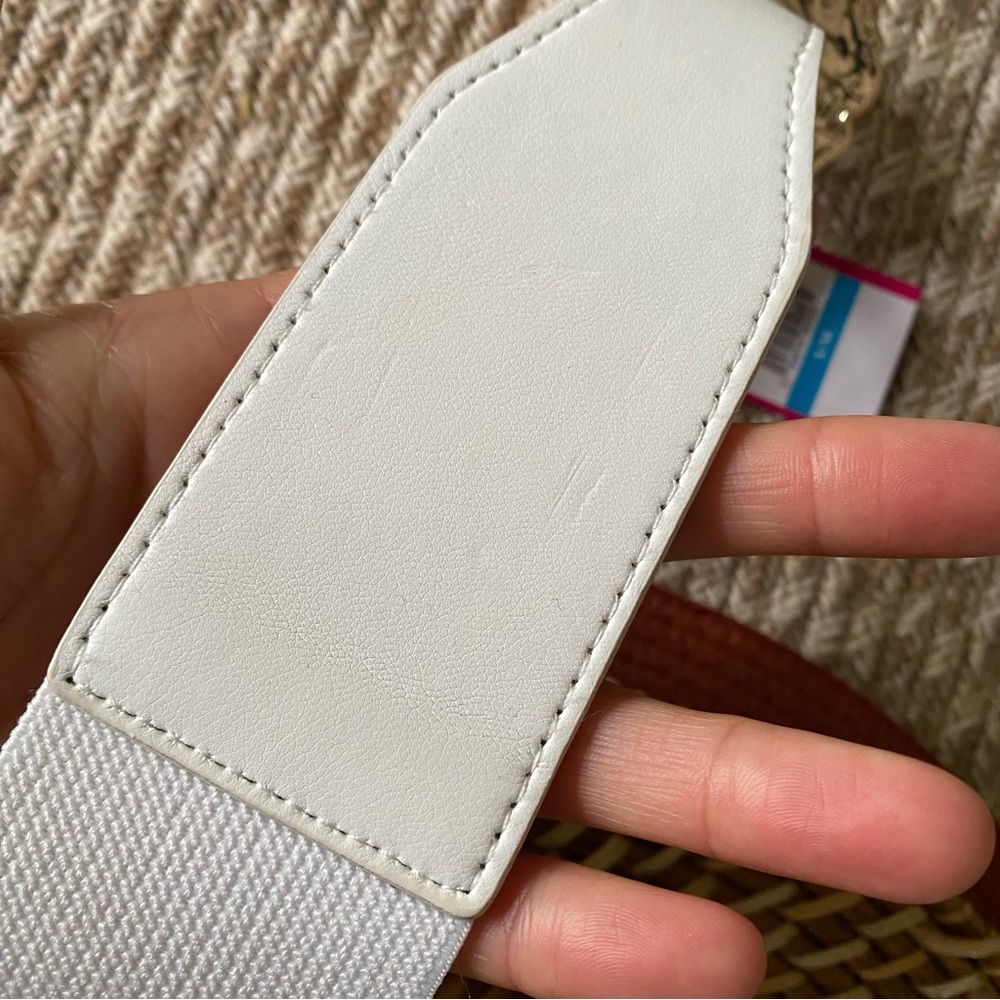 VINCE CAMUTO Elegant White Belt with Western Gold Buckle - Picture 11 of 13
